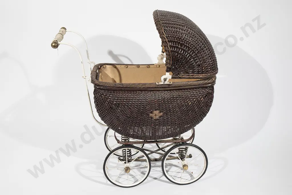 Early C20th Dolls Pram Image 1++