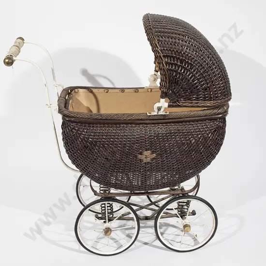 Early C20th Dolls Pram