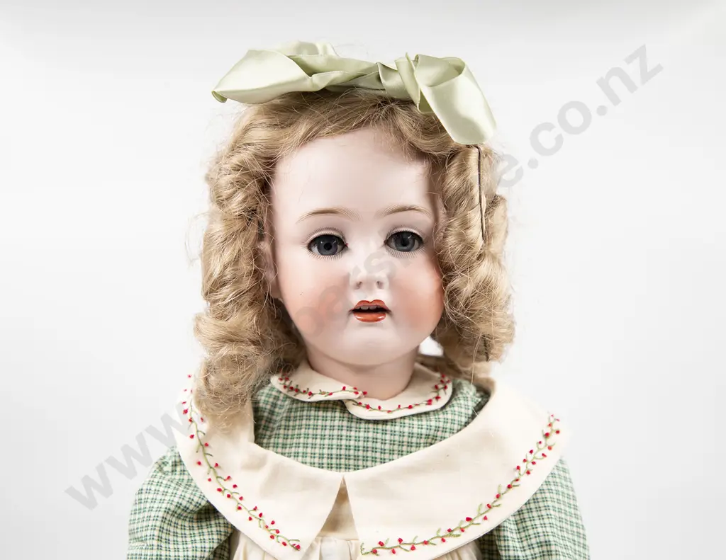 Pozellanfabrik Mengersgereuth Bisque Doll Image 1++