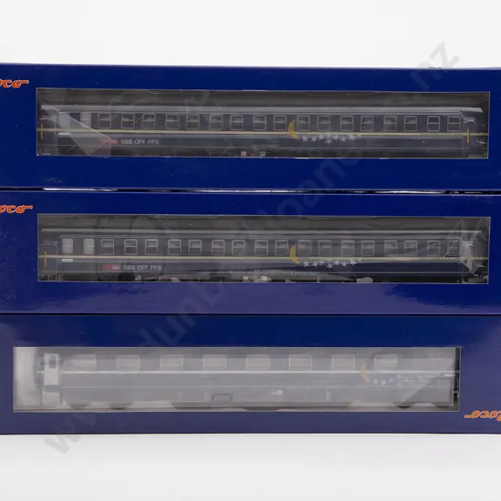 Roco 64763 (x2) and 64764 (3)