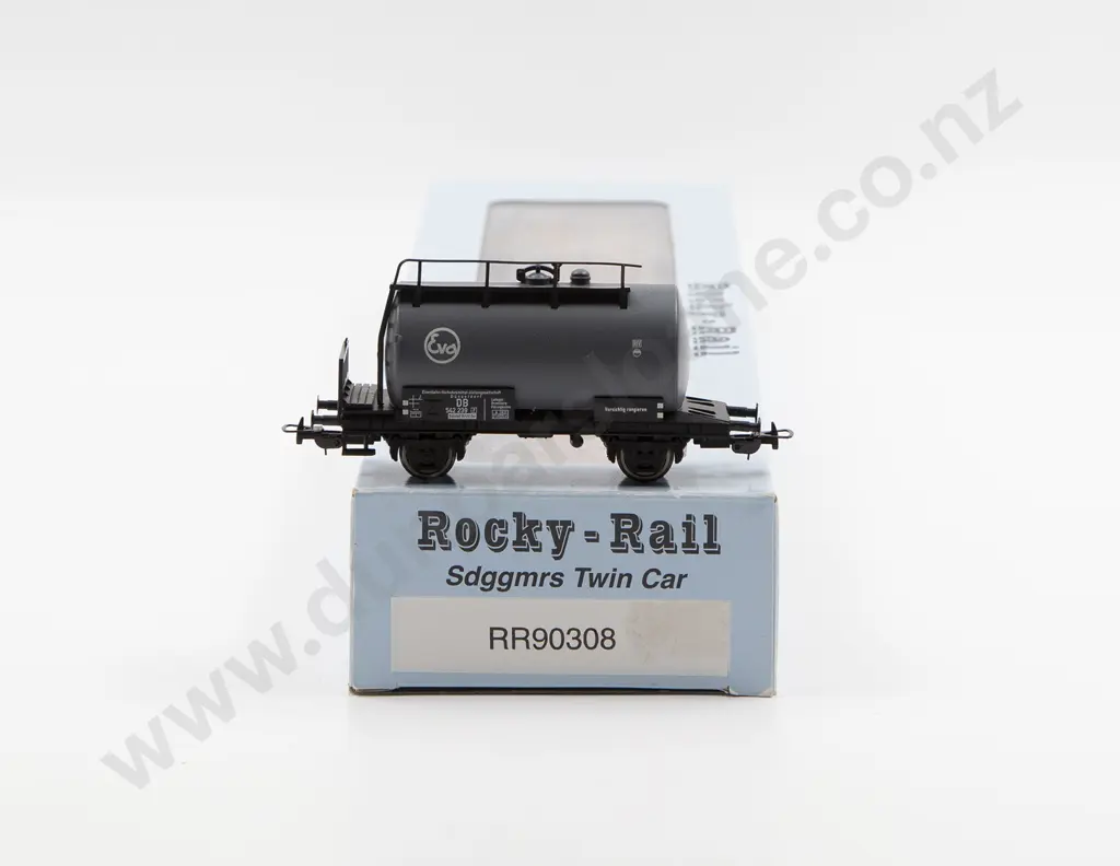 Rocky Rail 90308 and Unboxed Piko Tank Wagon (2) Image 1++