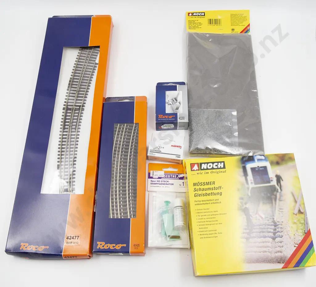 Good Quantity Mainly Roco Boxed Track and Accessories Image 1++