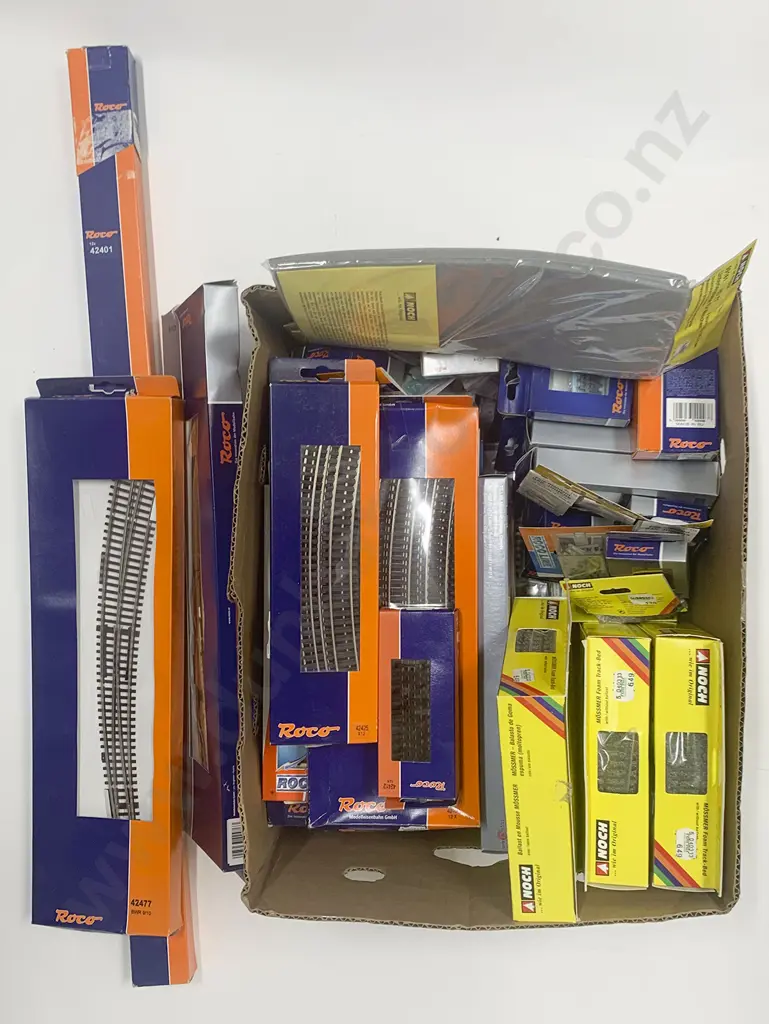 Good Quantity Mainly Roco Boxed Track and Accessories Image 1++