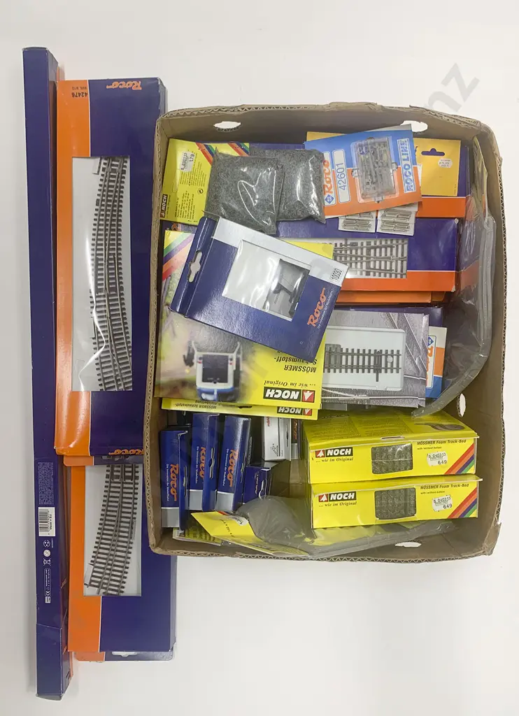 Good Quantity Mainly Roco Boxed Track and Accessories Image 1++