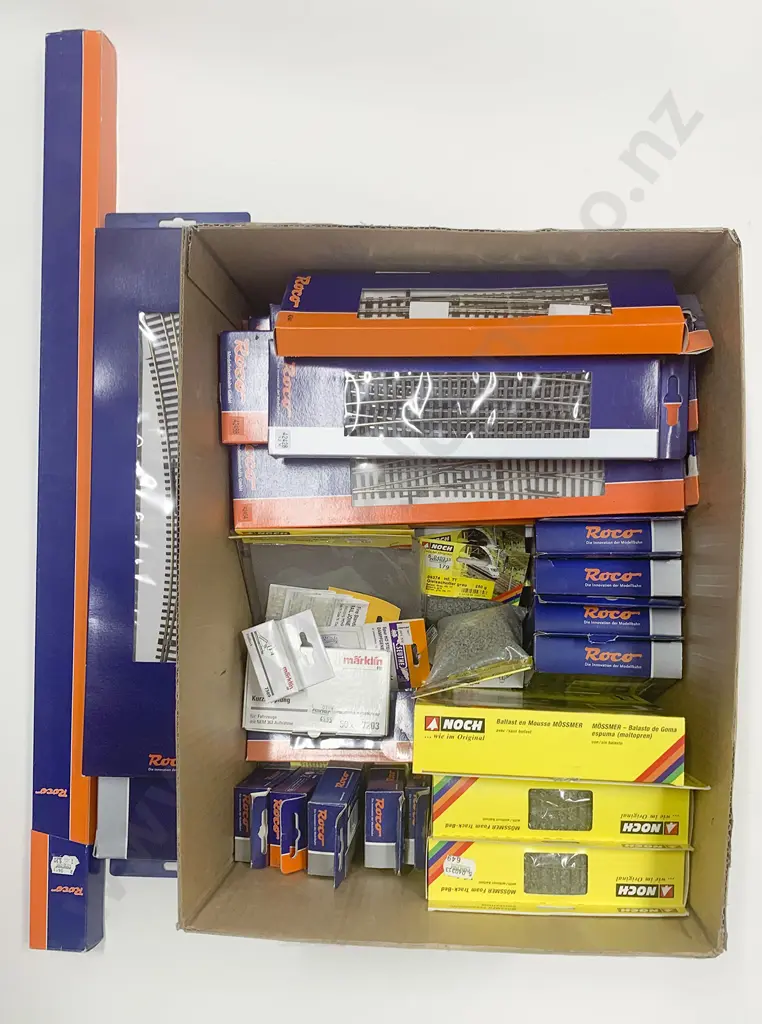 Good Quantity Mainly Roco Boxed Track and Accessories Image 1++