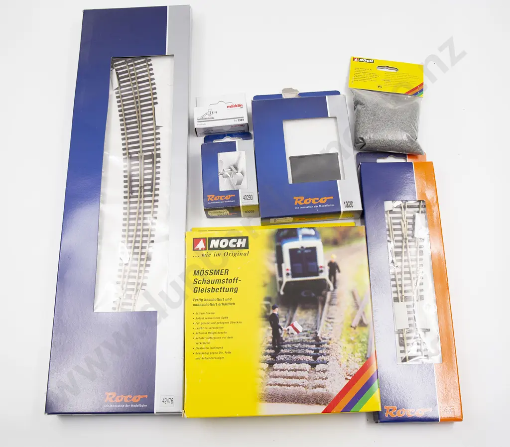 Good Quantity Mainly Roco Boxed Track and Accessories Image 1++