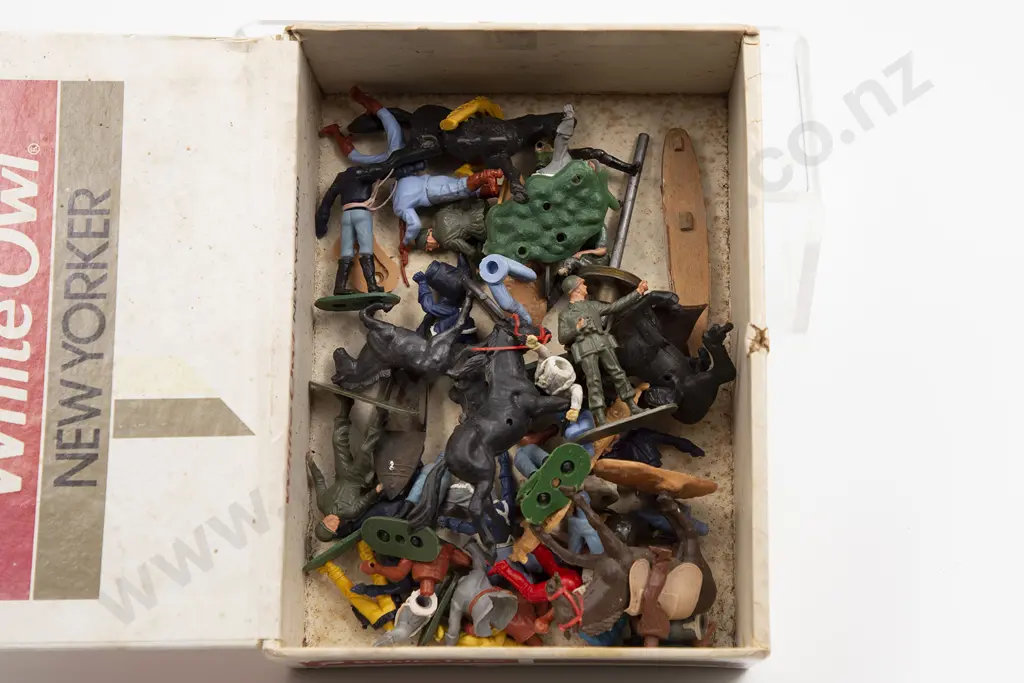 Small Qty Britains and Other Indian Lead Figures Image 1++