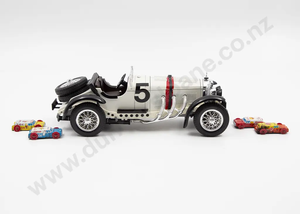 Unboxed Burago 1/18 Scale Model Image 1++