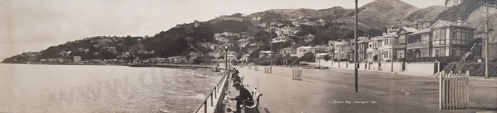 R P Moore (1881-1948) - Oriental Bay Wellington Image 1++