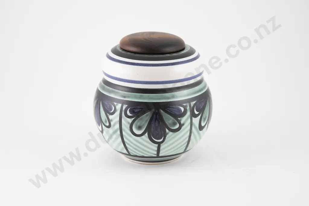 Anneke Borren Globular Pot Image 1++