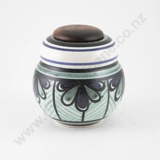 Anneke Borren Globular Pot