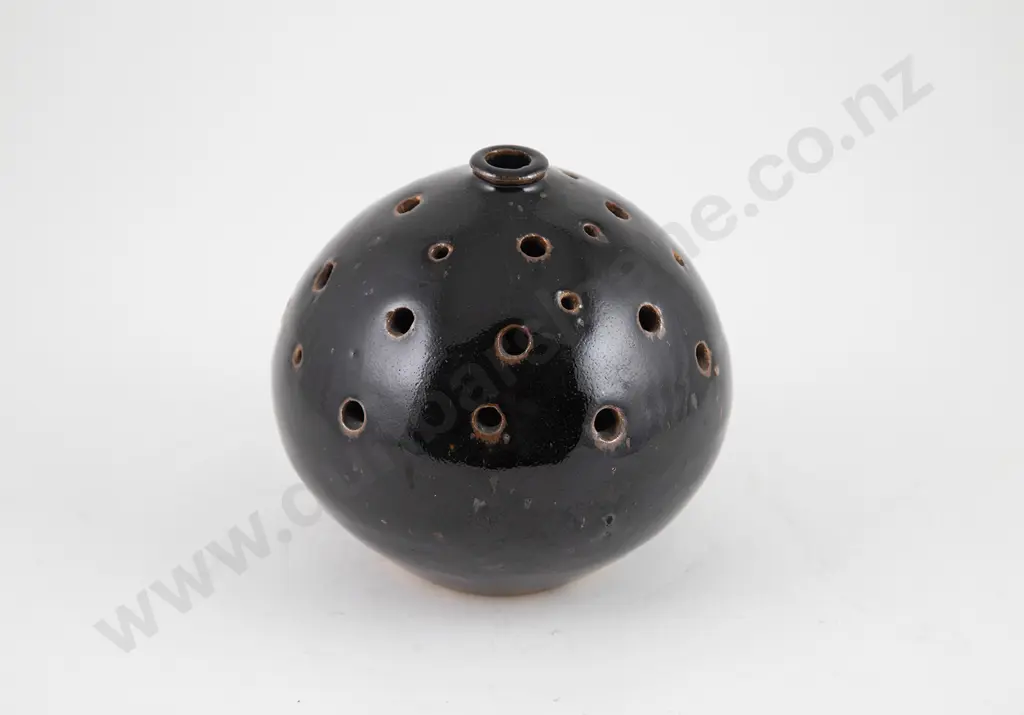 Len Castle Pierced Vase Image 1++