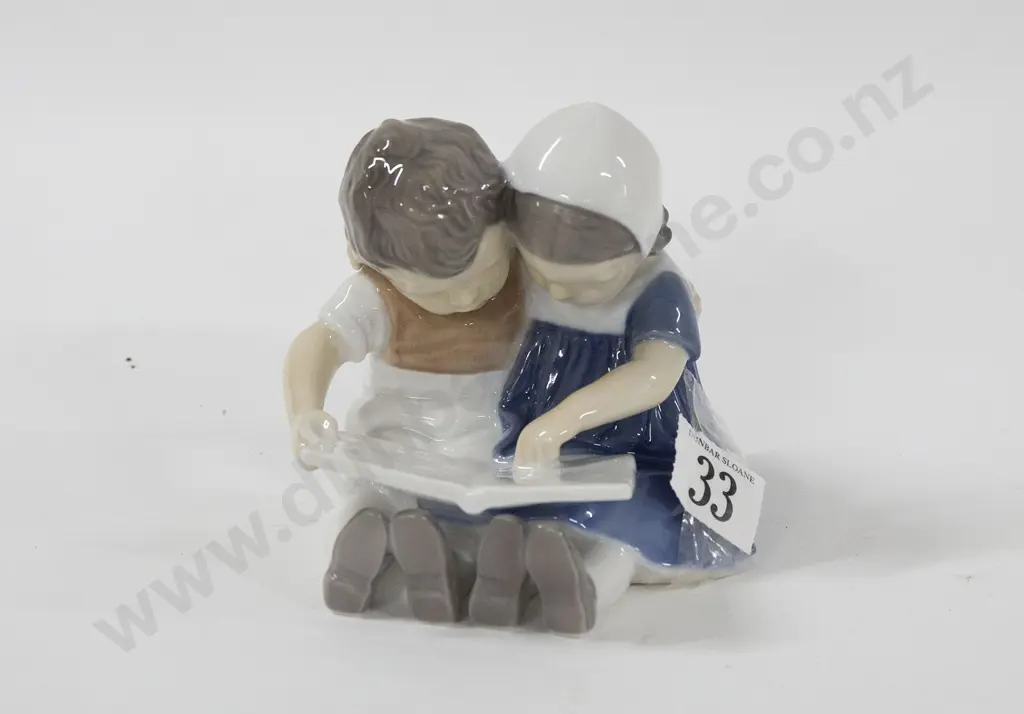 B&G Figure Group Of Children Reading Image 1++
