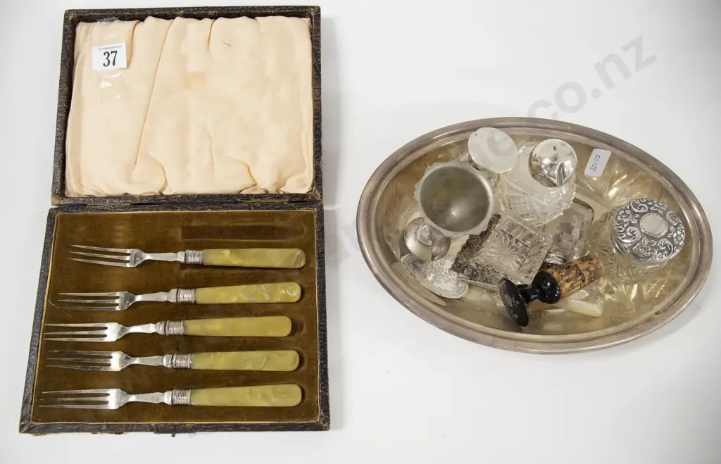 Assorted S/S Topped Items Together With Silver Plate Items And Boxed Cutlery Image 1++