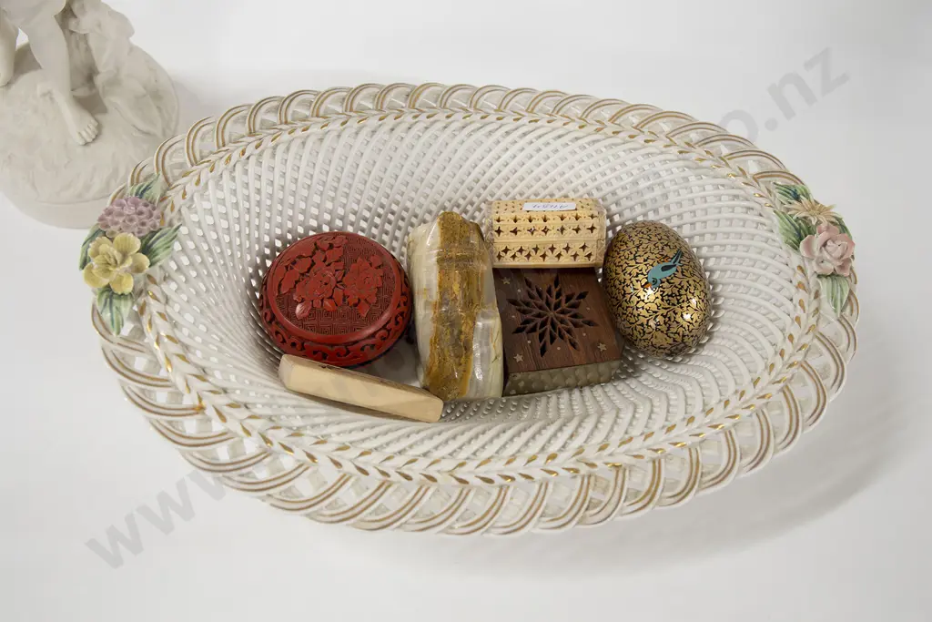 Quantity Of Assorted Including Cinnabar Lacquered Trinket Box And Onyx Ornament With Small Statue Etc. Image 1++