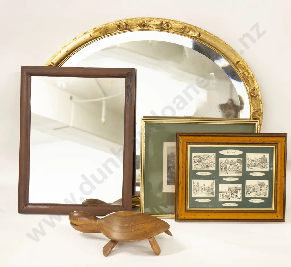 Box With Two Mirrors And Two Prints Image 1++