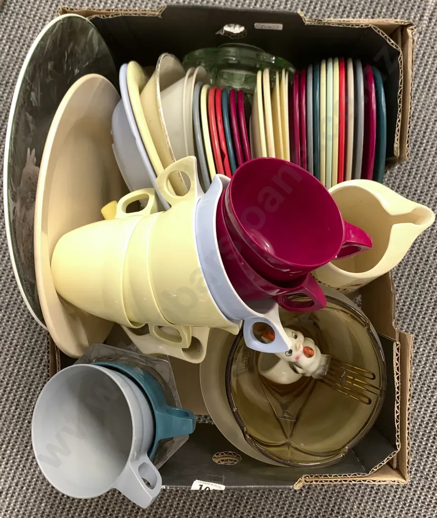 Box With Whisky Jug Image 1++