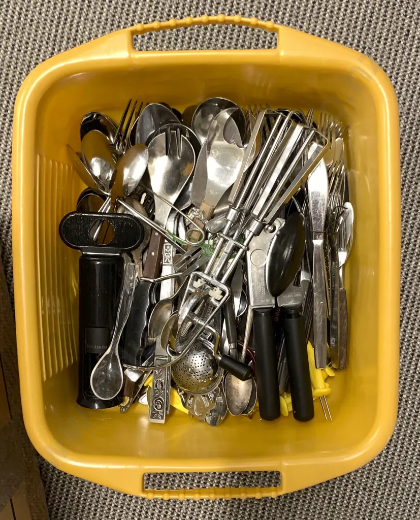 Two Boxes Of Kitchenware Image 1++