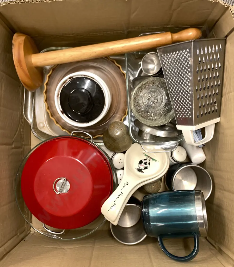 Two Boxes Of Kitchenware Image 1++
