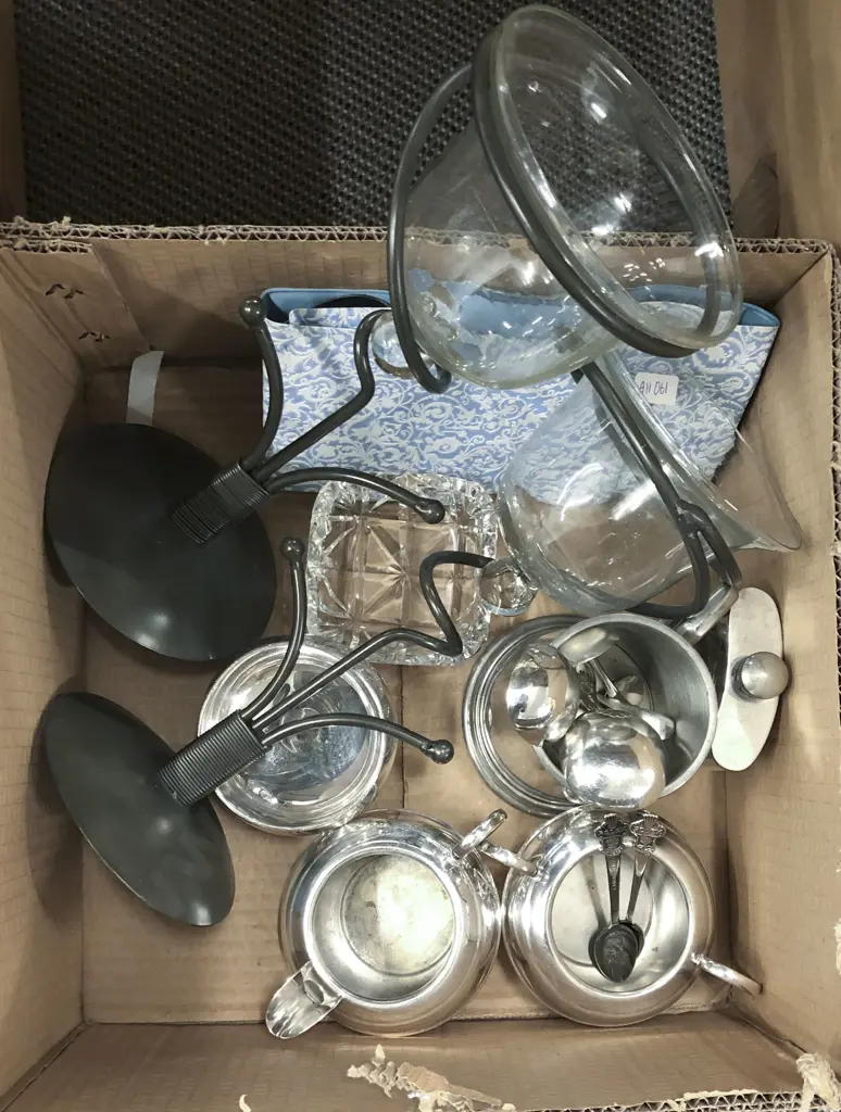 Box Of Assorted Glass Image 1++
