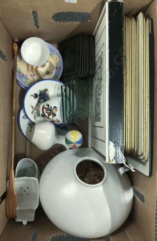 Box Of Assorted Tea China With Place Mats And Coasters Image 1++