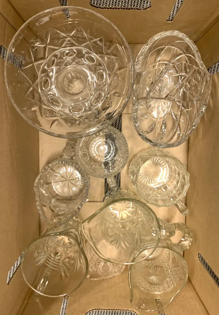 Box Of Assorted Crystal And Glassware Including Comport And Basket Image 1++