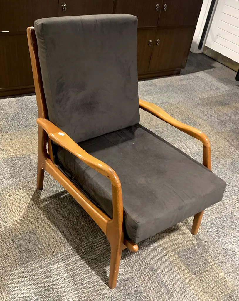 Retro Arm Chair Image 1++