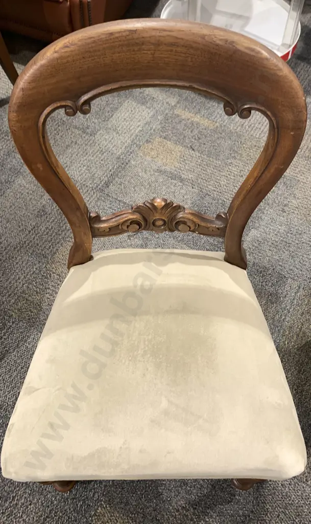 Mahogany Circular Dining table and Five Balloon Back Chairs Image 1++