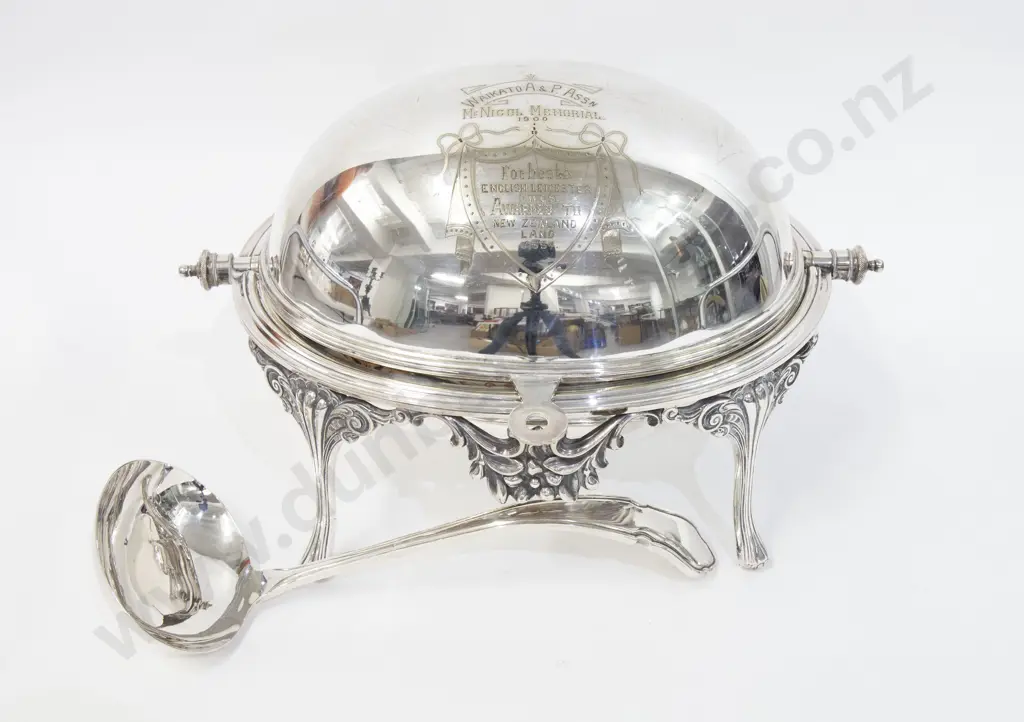 S/P Warming Dish with Ceramic Liner and S/P Ladle Image 1++