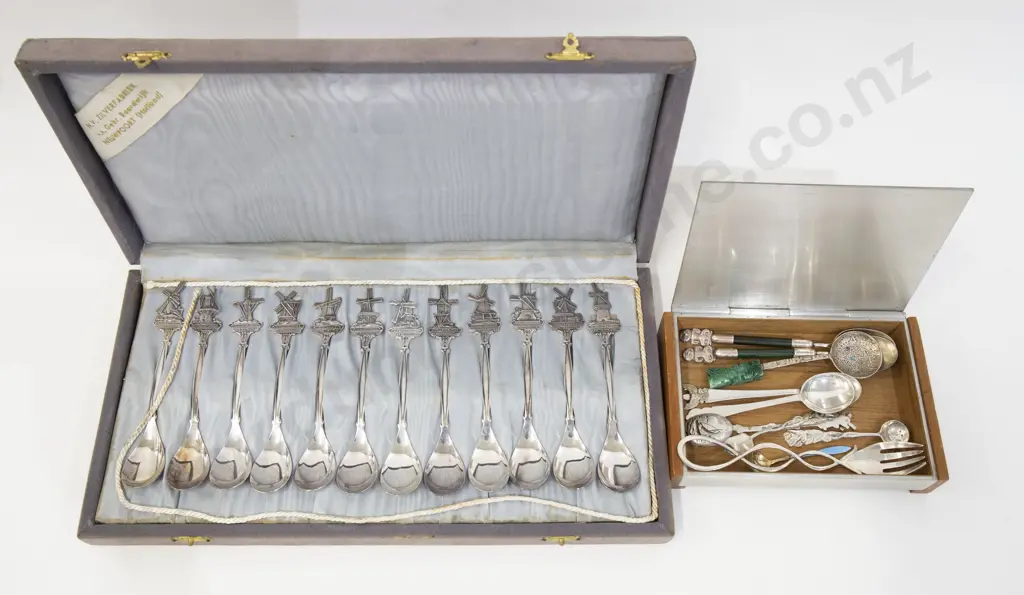 Lot of Assorted Silver Spoons Including NZ together with Cased Souvenir Spoons Image 1++
