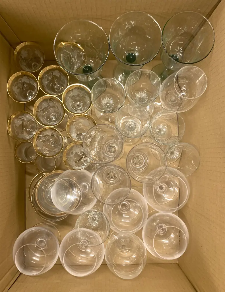 Qty of Assorted Crystal and Glassware Image 1++