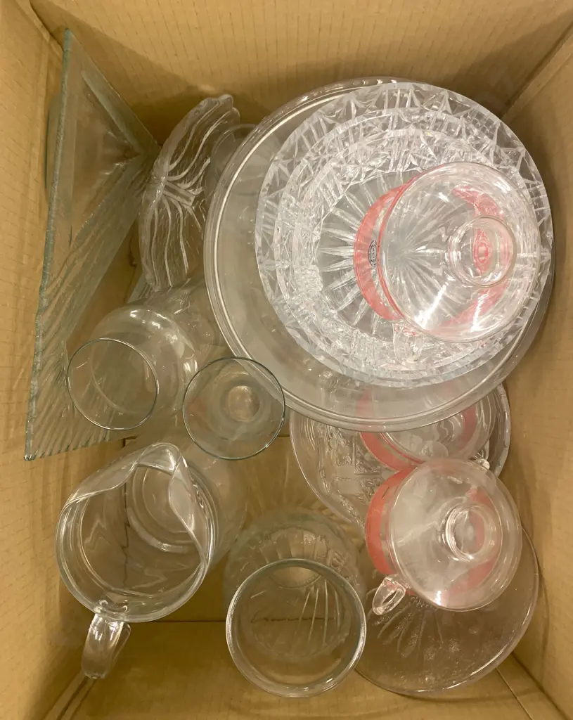 Qty of Assorted Crystal and Glassware Image 1++