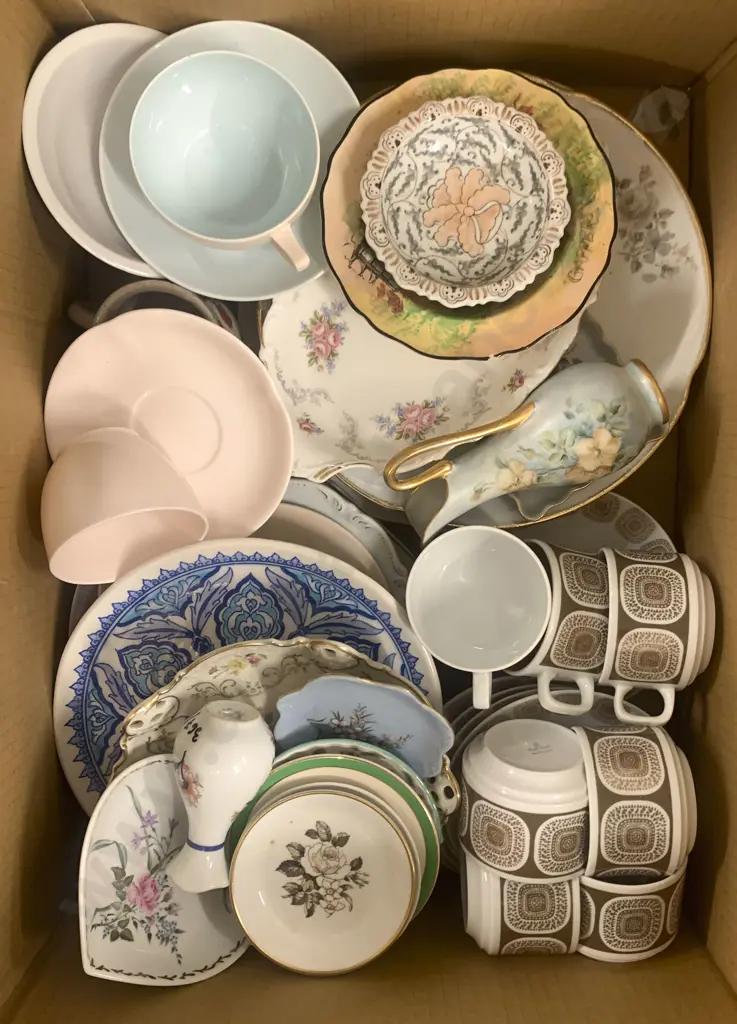 Box Qty of Assorted China Including RD Image 1++