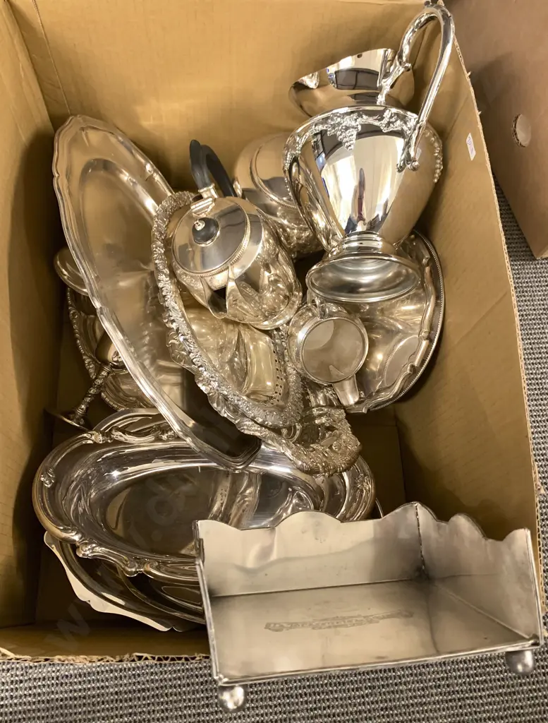 Box of Assorted S/P Items Image 1++