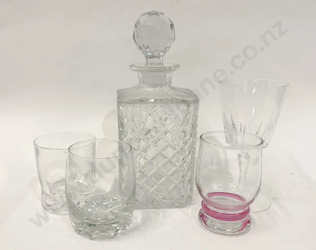 Qty of Assorted Crystal and Glassware Image 1++