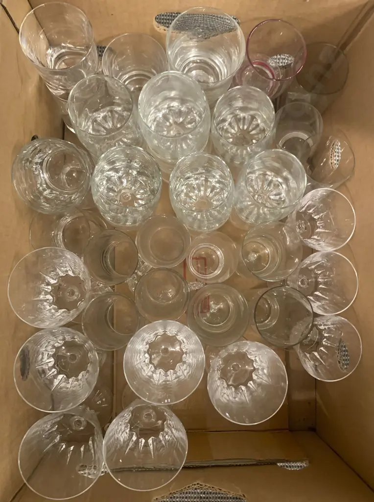 Qty of Assorted Crystal and Glassware Image 1++
