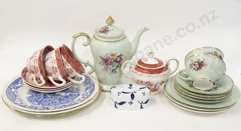 Box of Assorted Fancy Tea China Image 1++