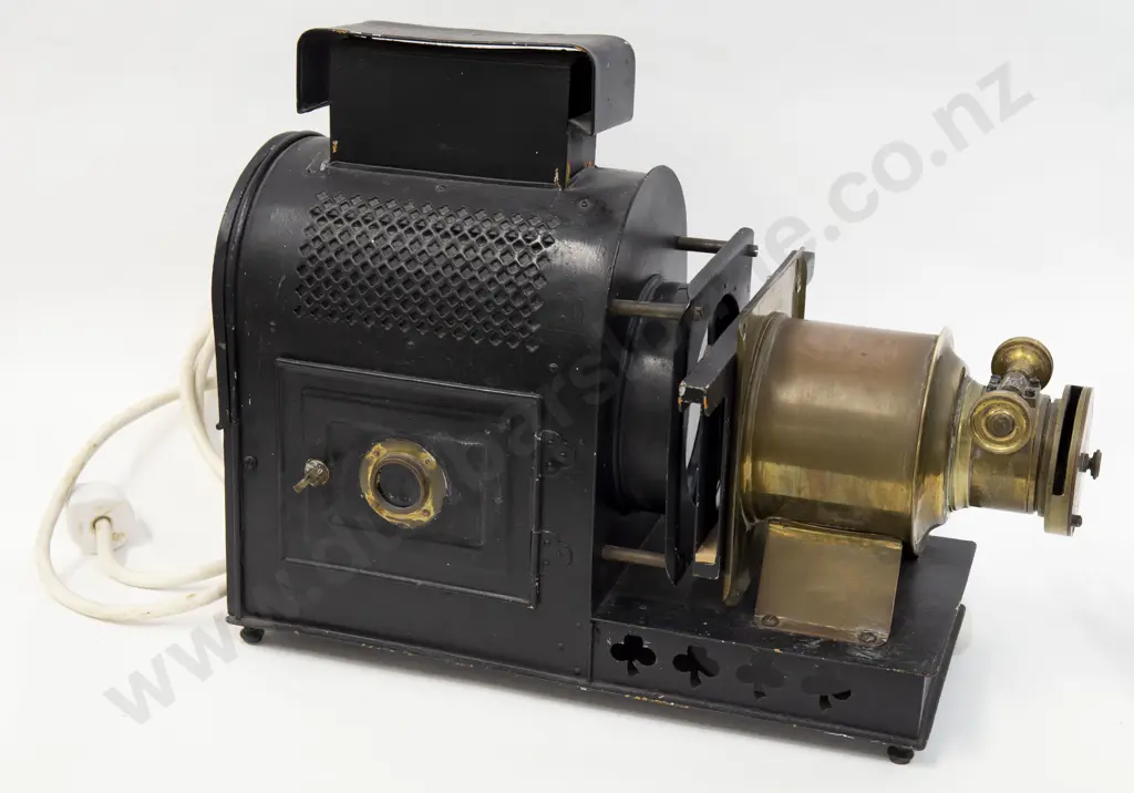 Vintage Slide Projector Image 1++