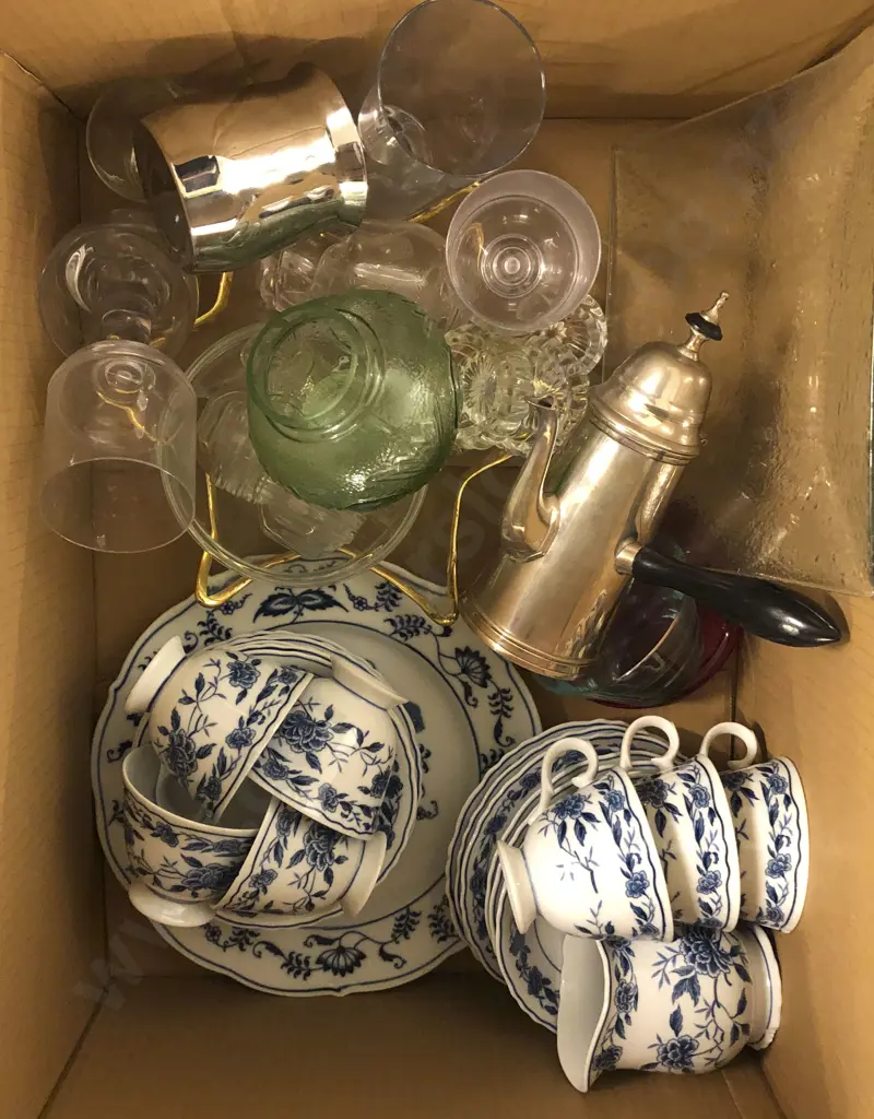 Box of Assorted Glassware and Blue and White China Image 1++