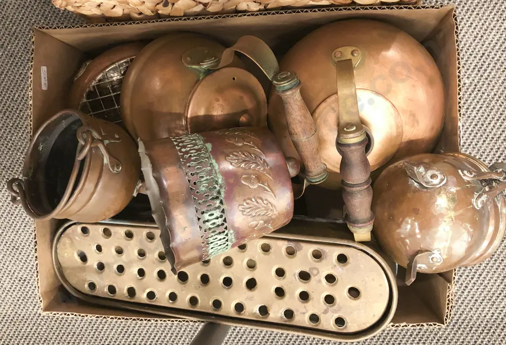 Qty of Assorted Copper and Brassware Image 1++