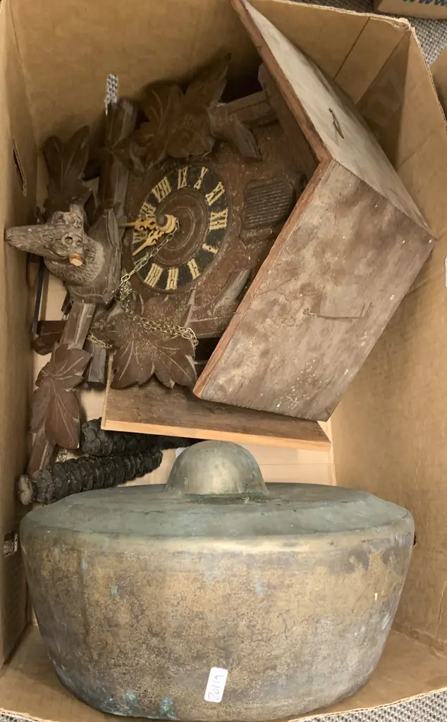 Vintage Gong together with Carved Clock (AF) Image 1++