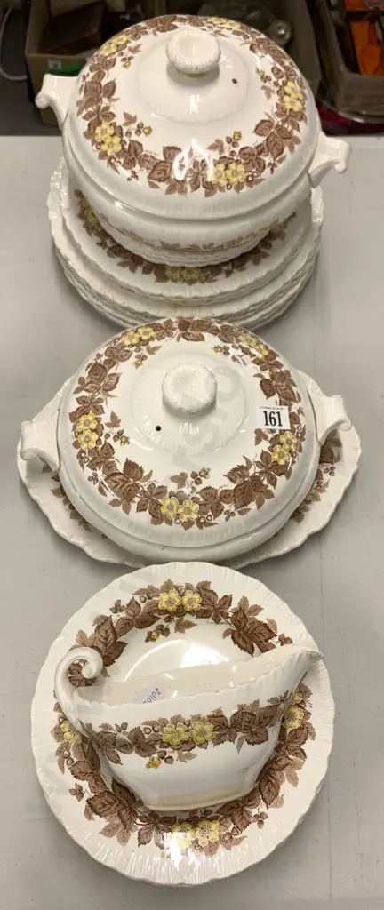 Wedgwood "Bramble" Part Dinner Set Image 1++