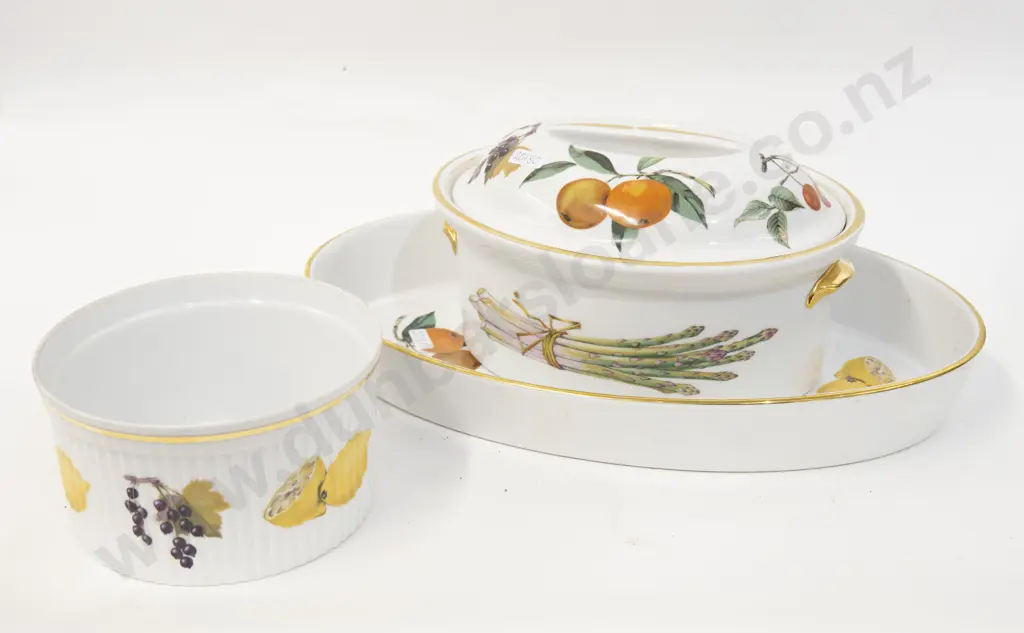 Three Royal Worcester Fruit-Decorated Serving Dishes Image 1++