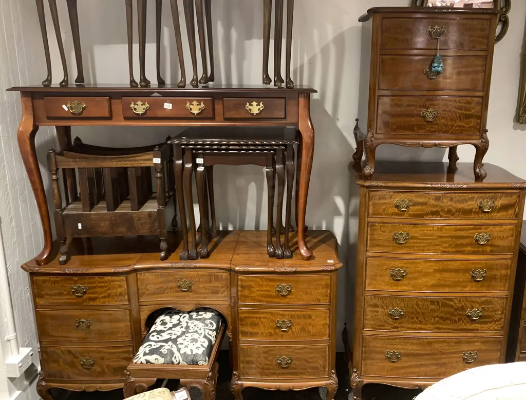 Four Piece Mahogany Bedroom Suite Image 1++