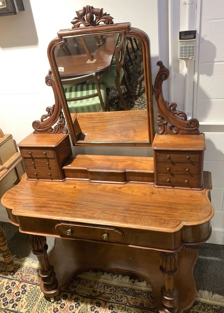 Early Victorian Mahogany Mirror Back Dressing Table Image 1++