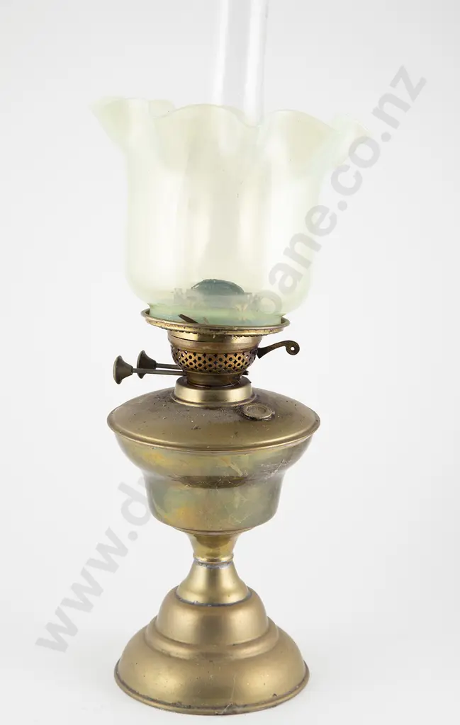 Edwardian brass Kerosene Lamp Image 1++