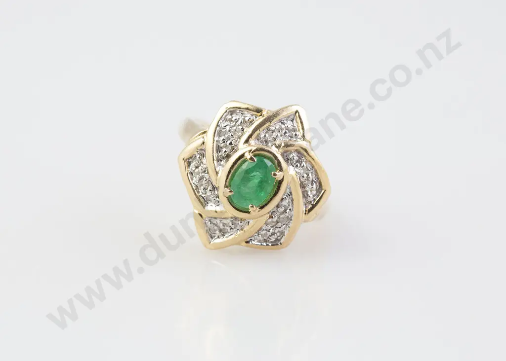 14ct 25stone Emerald and Diamond Cluster Ring Image 1++