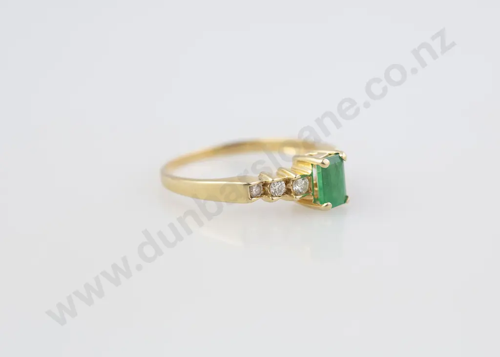 14ct Seven Stone Emerald and Diamond Ring Image 1++