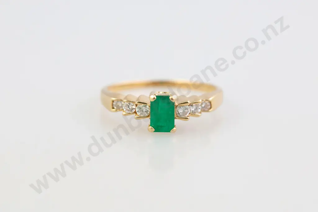 14ct Seven Stone Emerald and Diamond Ring Image 1++