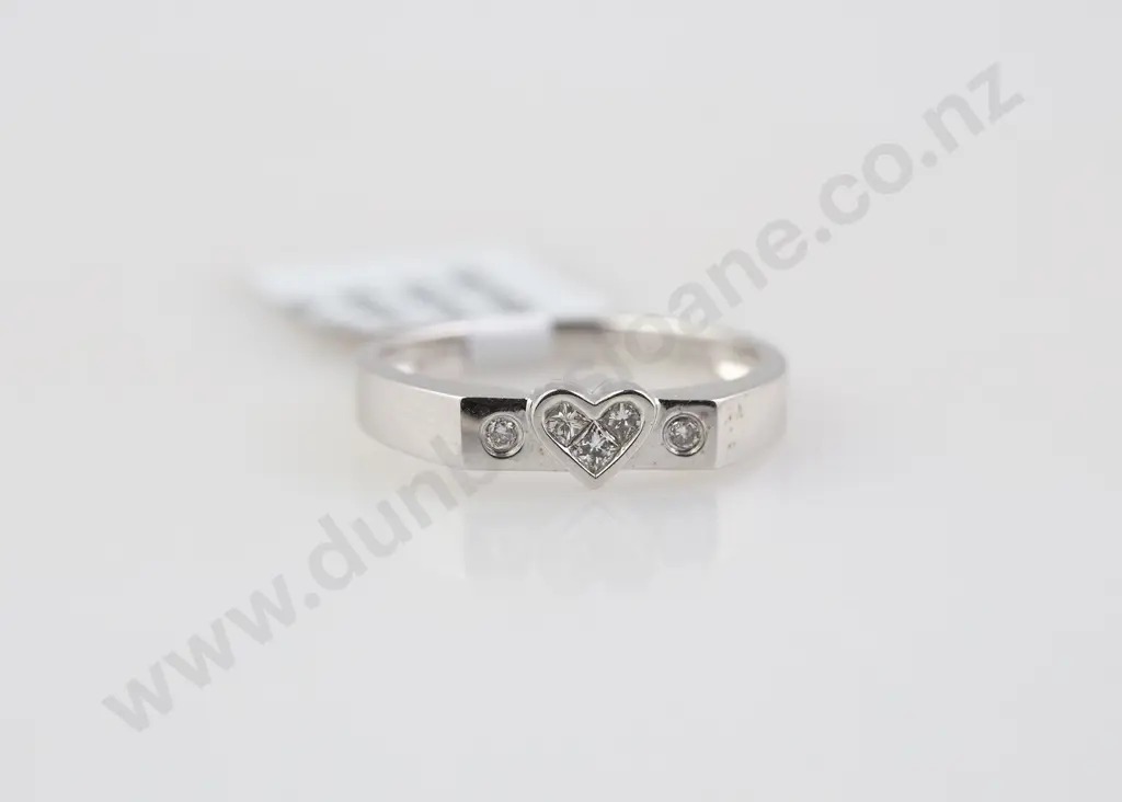As New 9ct White Gold Five Stone Diamond Heart Band Ring Image 1++